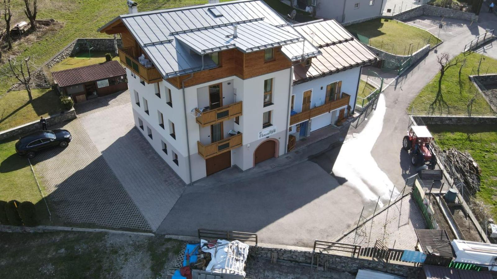 Appartamenti Penasa Renato Commezzadura Extérieur photo