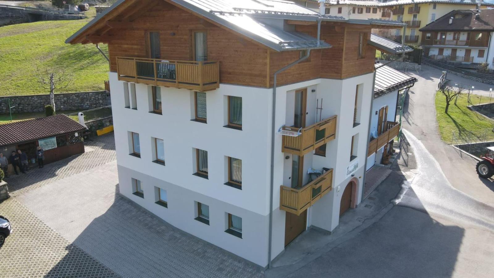 Appartamenti Penasa Renato Commezzadura Extérieur photo